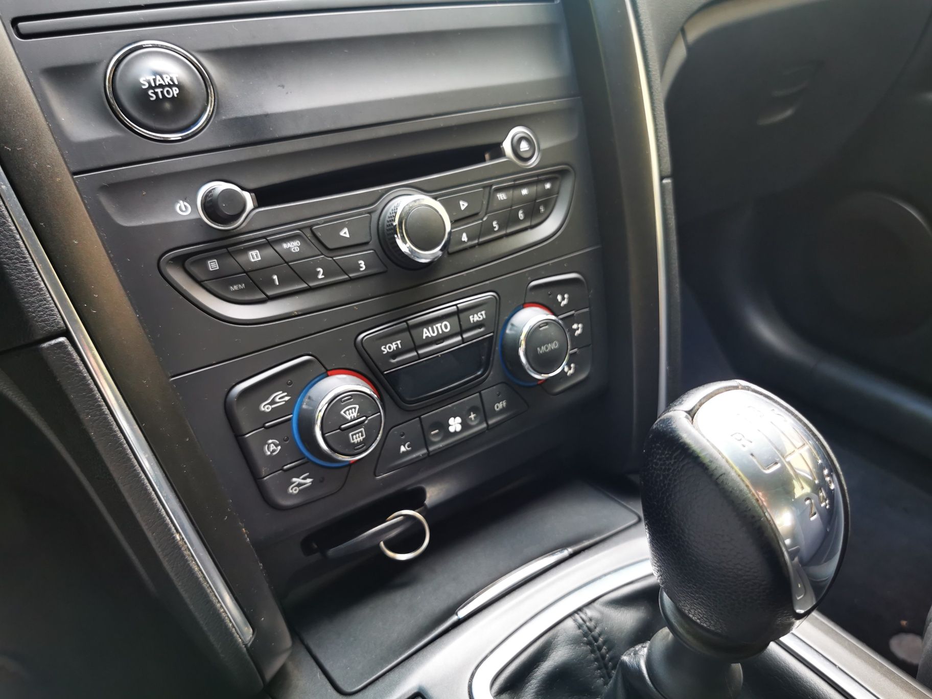Renault Latitude Diesel 2013 rok