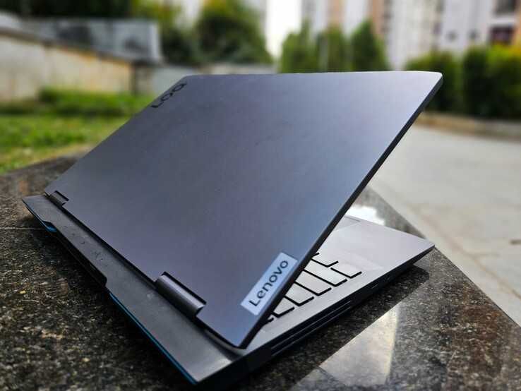 Portátil Gaming LENOVO 15 Ryzen 7-7435HS 24 GB 1 TB SSD -RTX - 4070