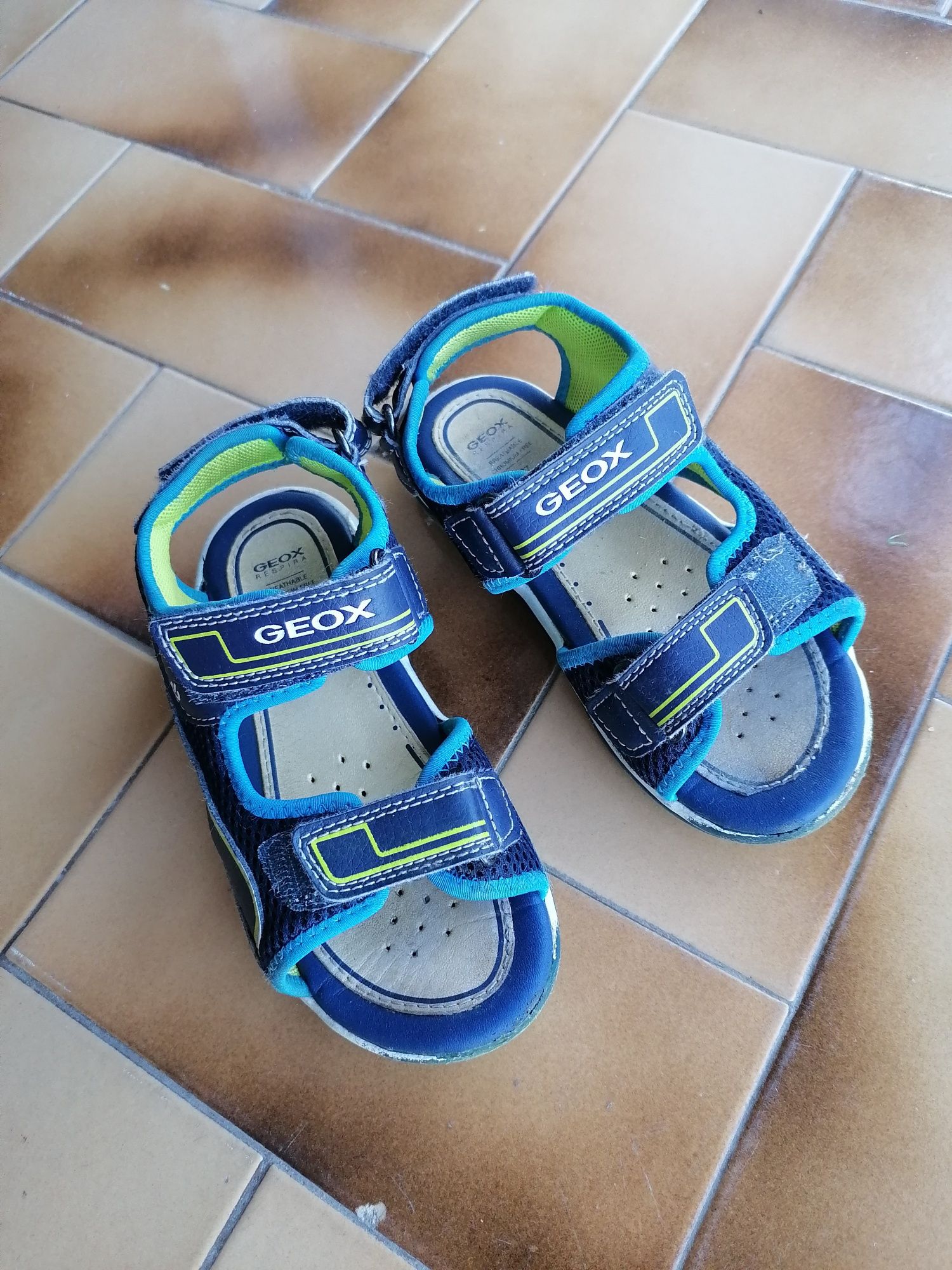 Sandalias Geox tamanho 27