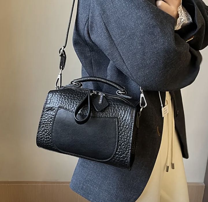 Елегантна шкіряна, красива сумочка