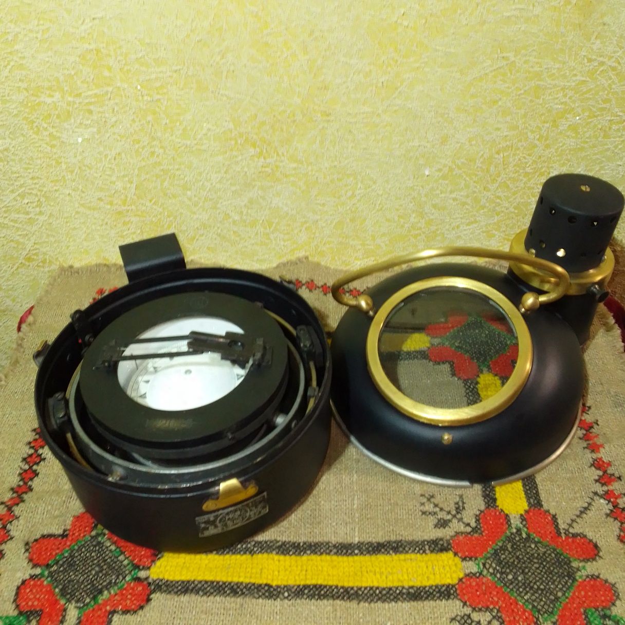 Морський шлюпковмй КТ-М1м компас часів СРСР.