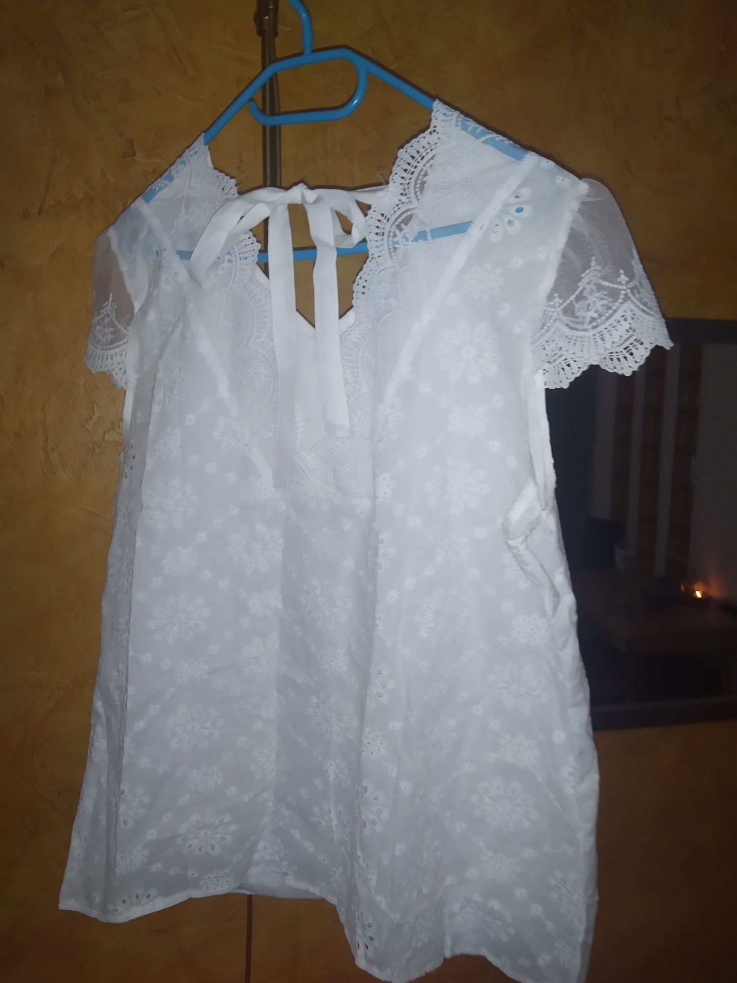 Bluzka elegancka z tiulowym rękawem . Rozmiar 44.