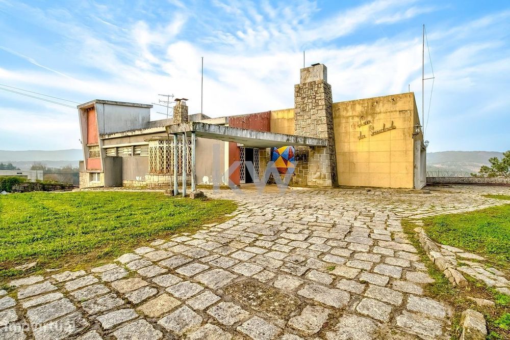 Moradia T4 Projetada pelo Ilustre Arquiteto Oscar Niemeyer em Chaviãe