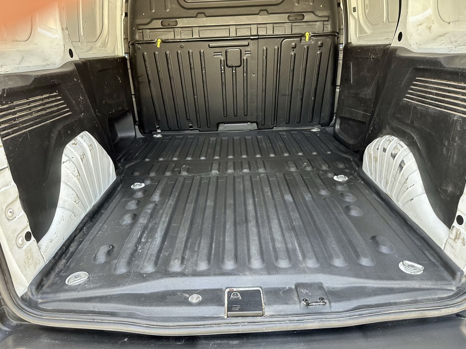 Peugeot Partner 1.6cc – 3 Lugares – IVA Dedutível