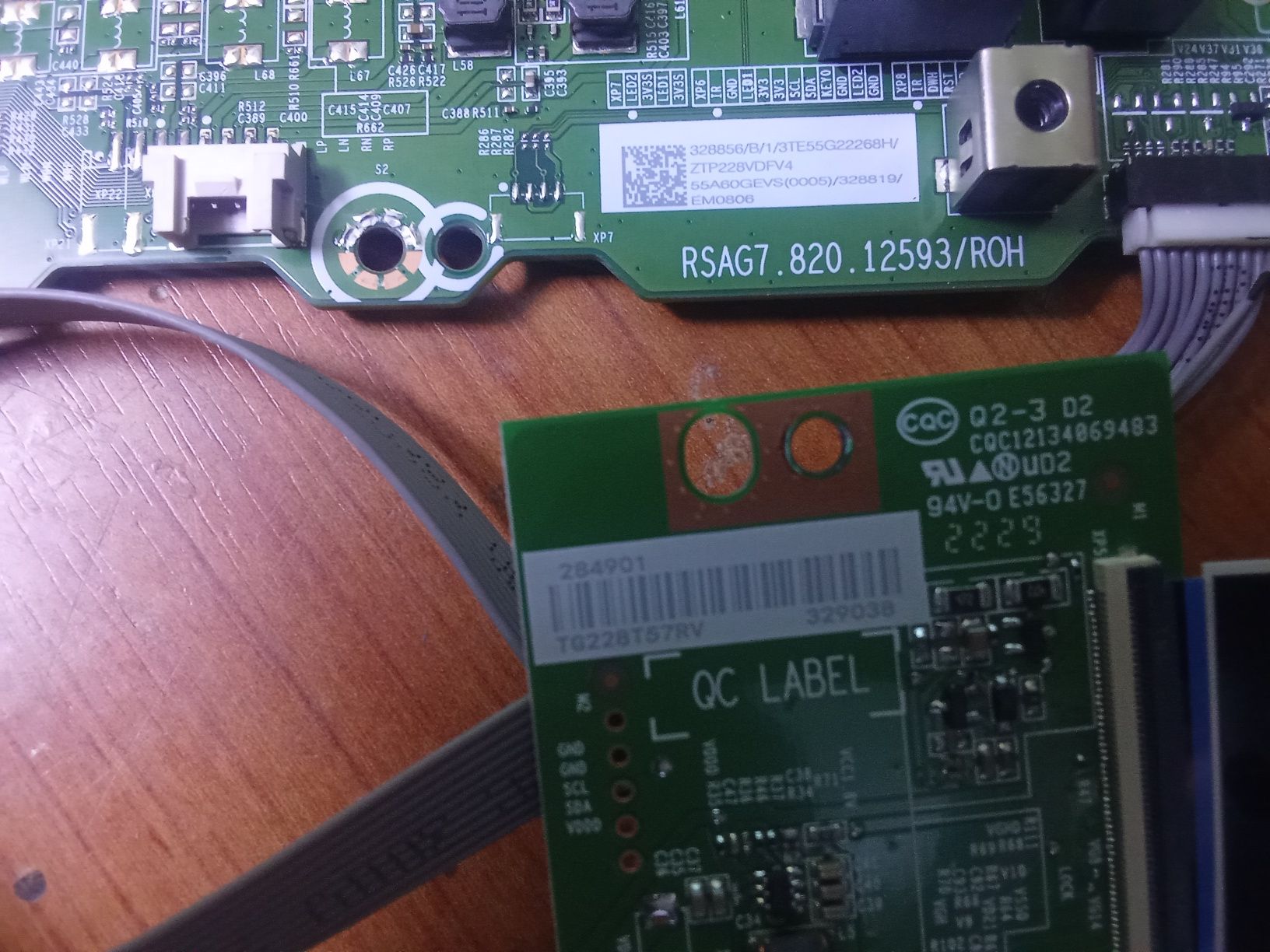 Conjunto Fonte e mainboard Hisense - 02