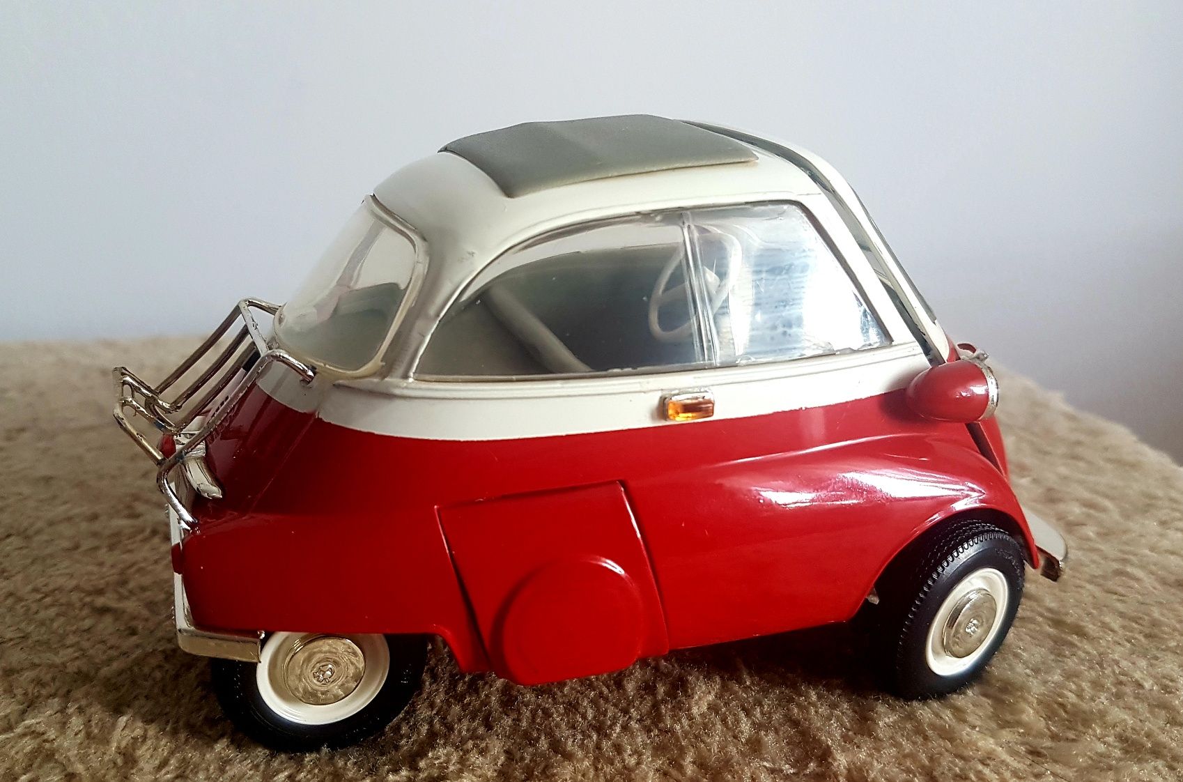 Bmw Isetta 250 model  1:18