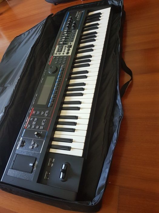 Sintetizador ROLAND JUNO-GI
