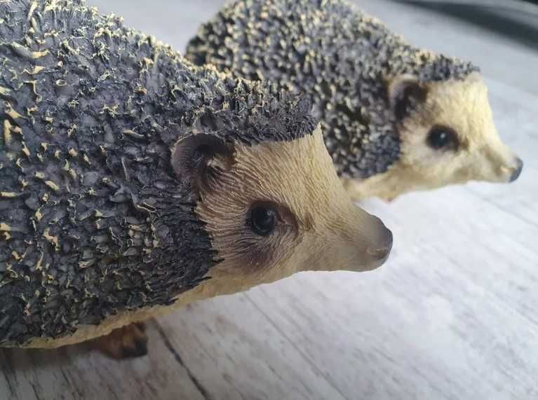 Figurki ogrodowe dwa jeże na taras balkon działkę 3 sztuki