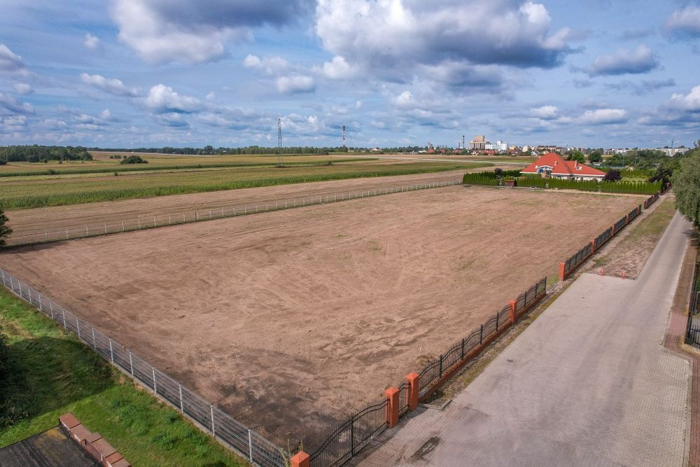 Sprzedam działkę budowlaną, ogrodzoną z asfalt. dojazdem gaz woda prąd