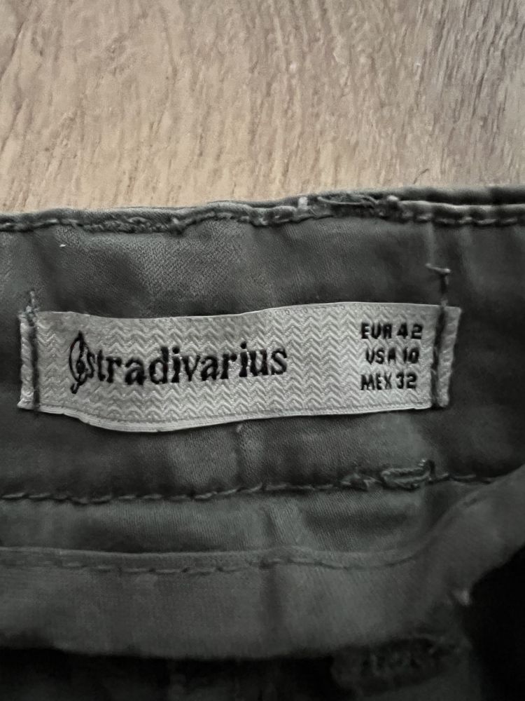 Spodnie chinosy Stradivarius 42