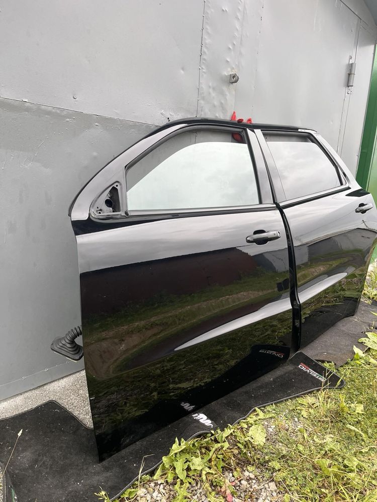 Двері Dodge Durango