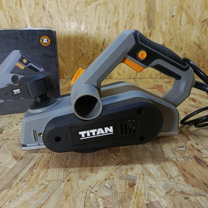 Strug elektryczny titan 900w