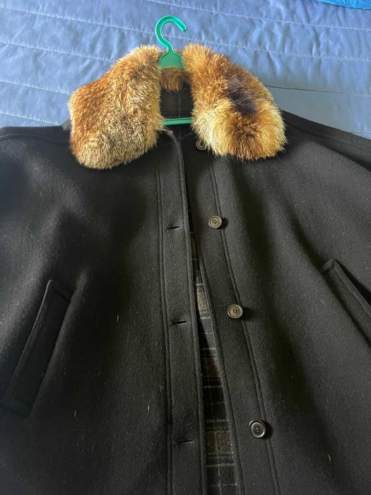 Capa de senhora prêta/ com  gola de raposa , como nova