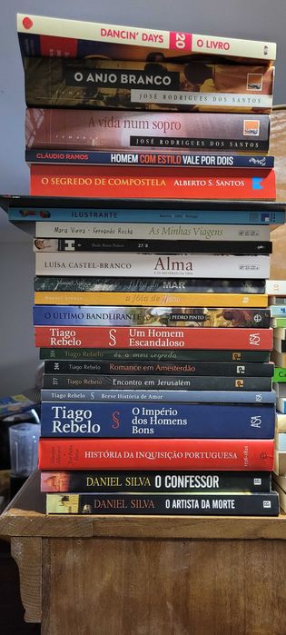 Vendo livros praticamente novos
