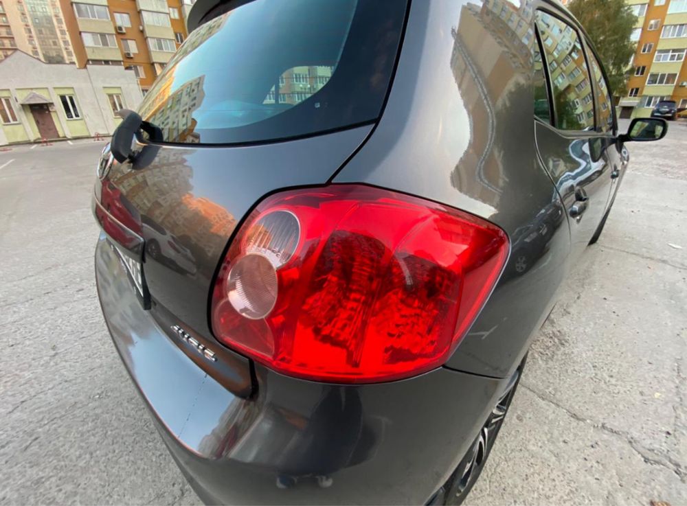 Продам Auris, асфальт, 1.6. Идеал
