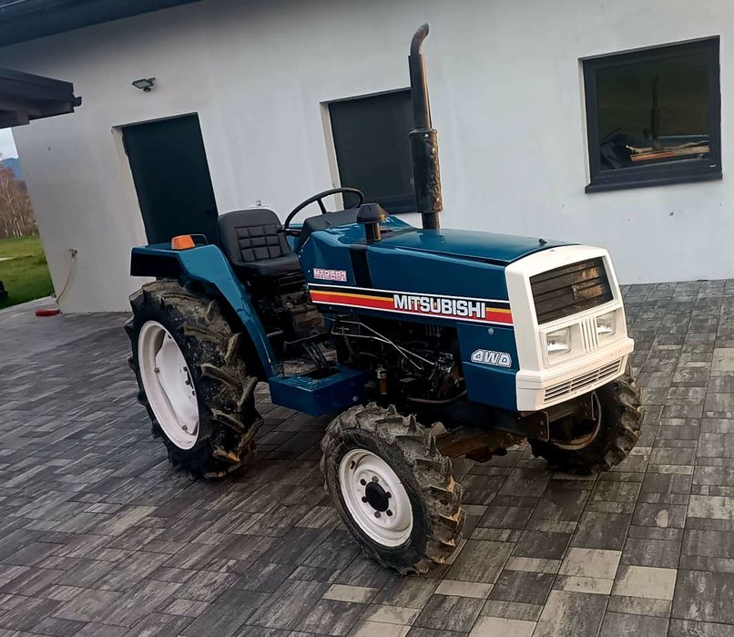 Traktor Mitsubishi MT 2501 4x4 25KM 4 cylindry