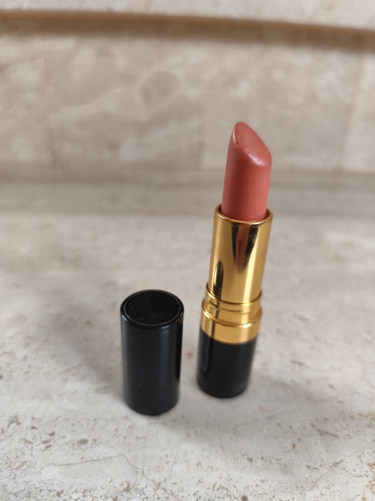 Szminka Revlon aprocot fantasy