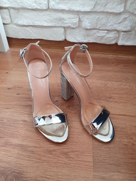 Buty na obcasie słupek srebrne cyrkonie sandały lustrzane 37