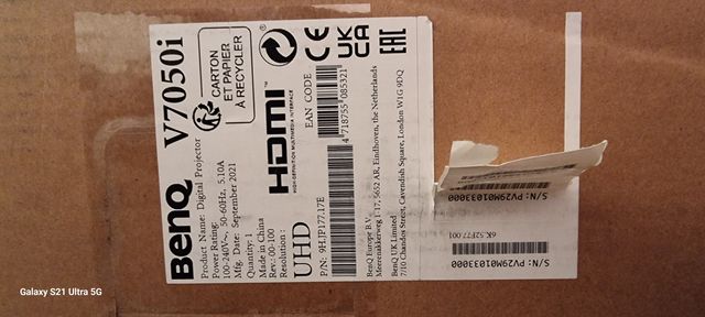 Projektor Laserowy  Benq V7050i z sztywnym ekranem 100tu calowym