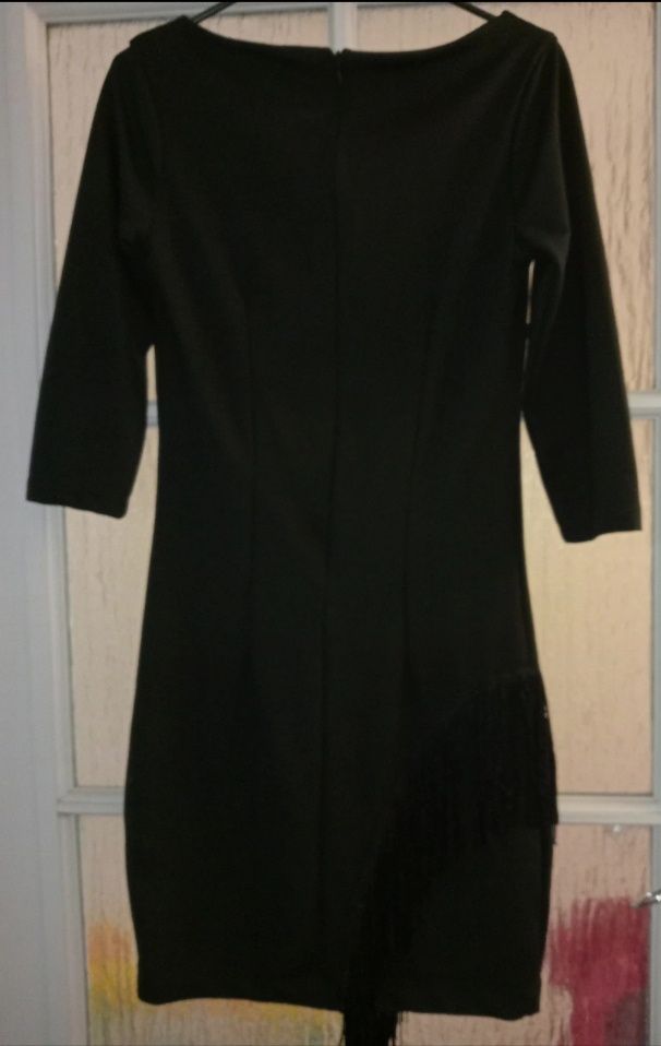 Czarna sukienka z frędzlami Top Secret rozmiar S