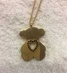 Fio dourado com medalha em forma de urso
