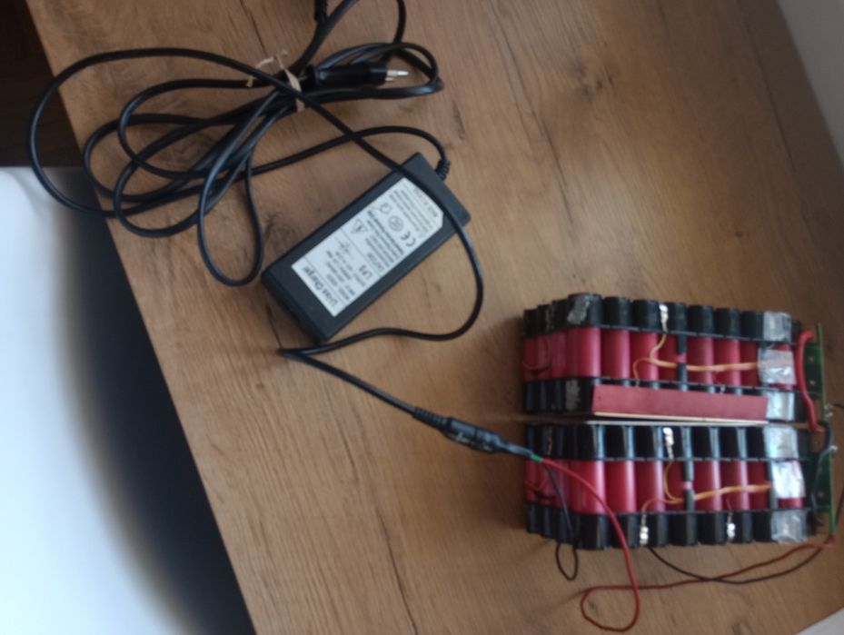 Akumulator rowerowy 10ah + ładowarka