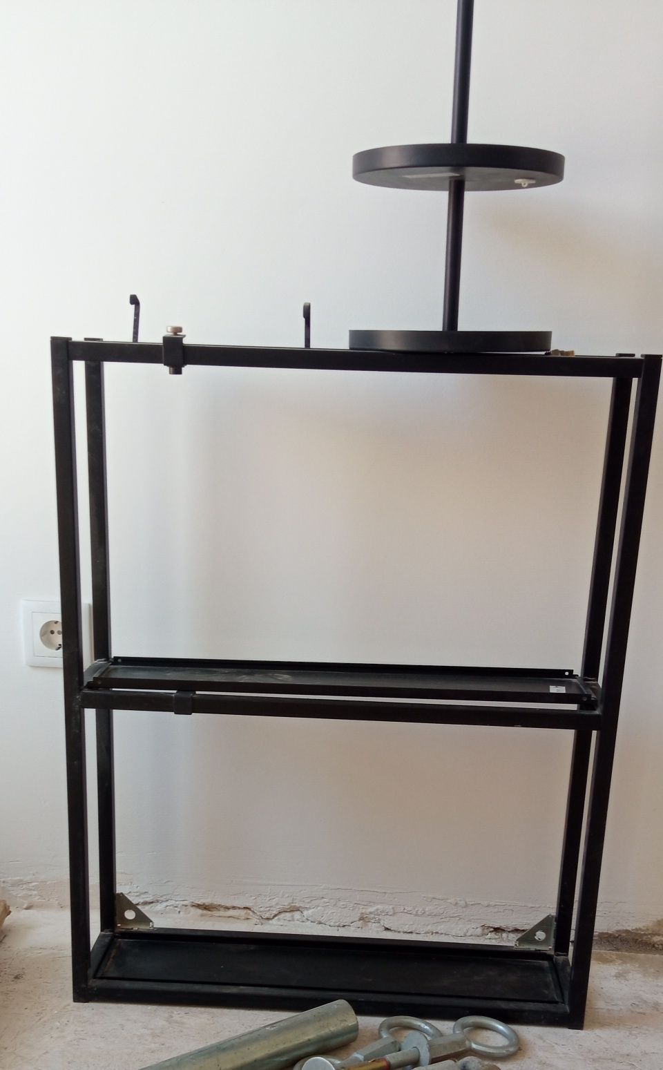 Estrutura Enhet, IKEA. 3 prateleiras com pratos giratórios metal preto