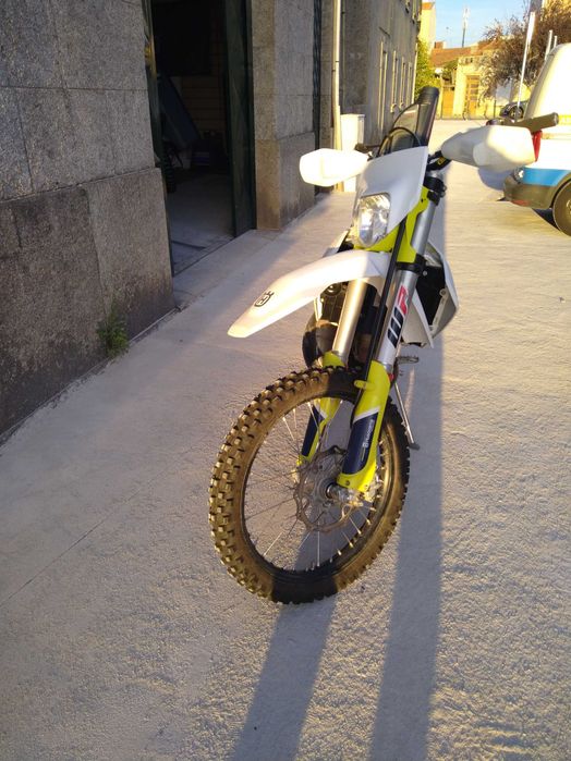 Husqvarna 150 matrículada