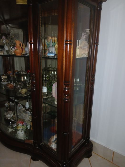 Cristaleira  madeira e vidro