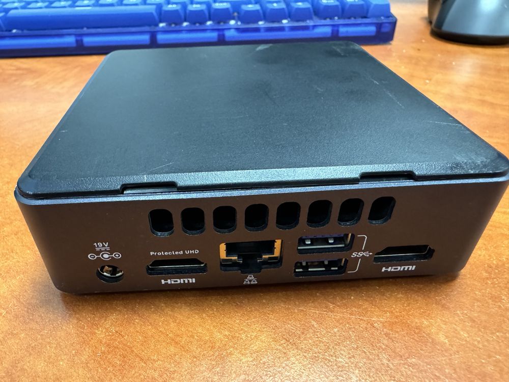 Intel NUC - i5 7gen, 8gb, 500gb, w11pro