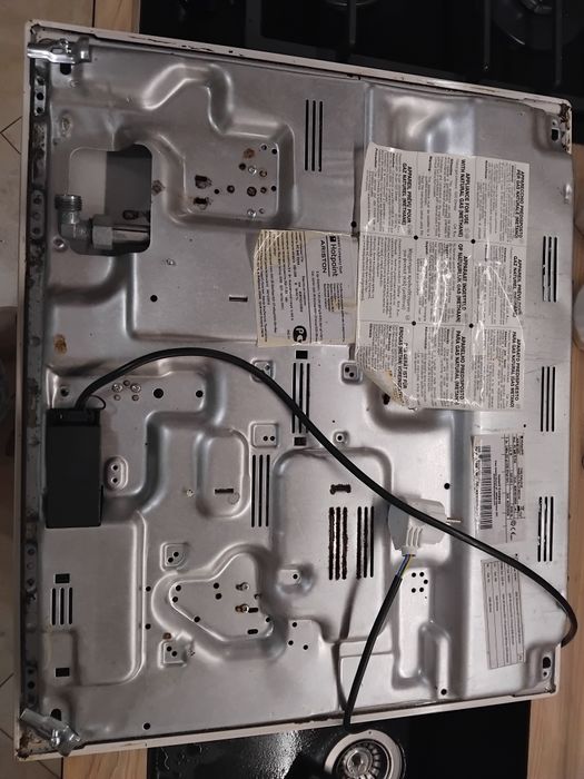 Варильна поверхня і електрична духовка Ariston