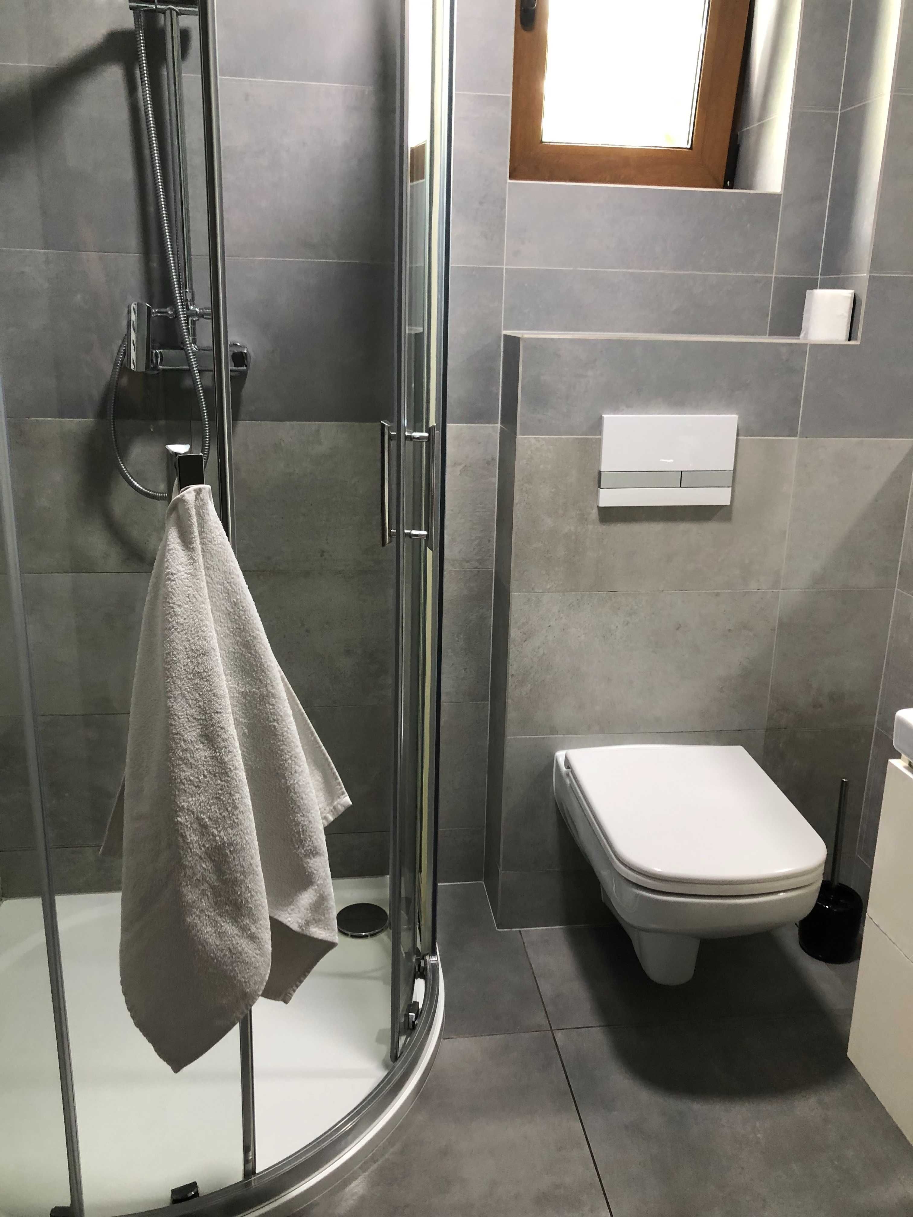 nocleg Zator Energylandia apartament pokoje nad łowiskiem nad wodą
