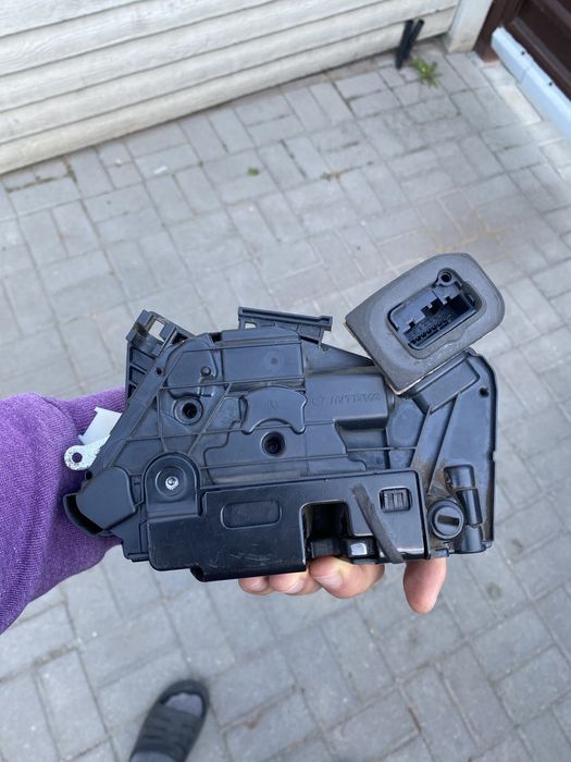 Продам правий задній замок на Volkswagen Passat NMS