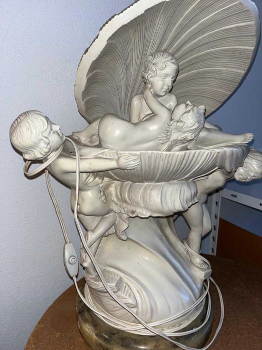 Candeeiro-escultura estilo grego antigo — peça única e elegante!