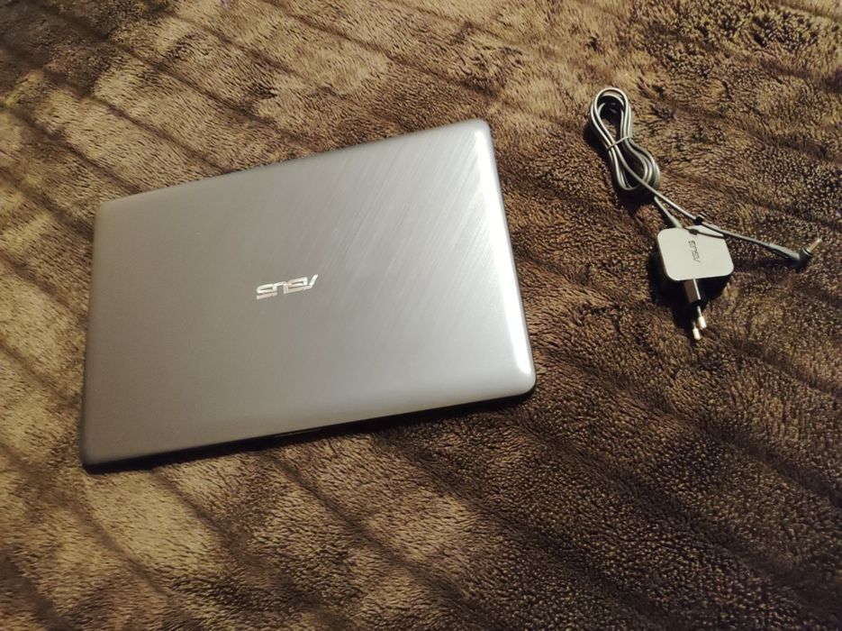 ASUS  2021  года