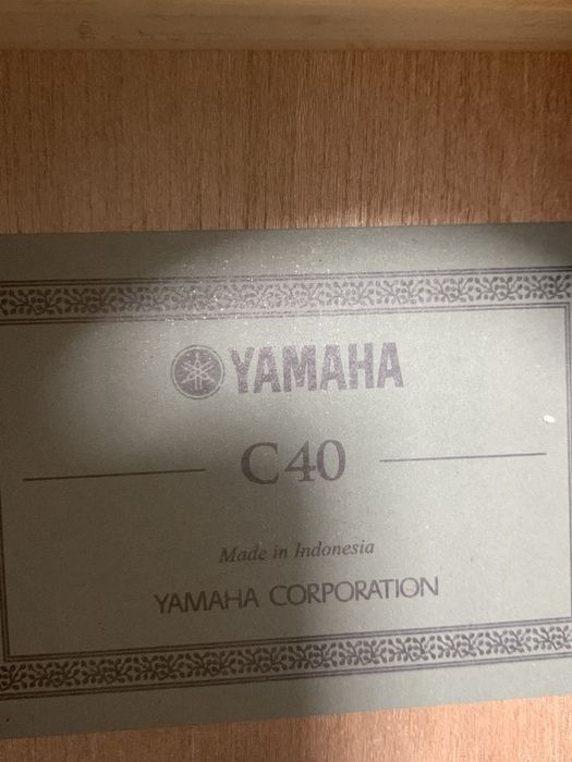 Гітара Yamaha С40 у хорошому стані +чохол, медіатори, два каподастера