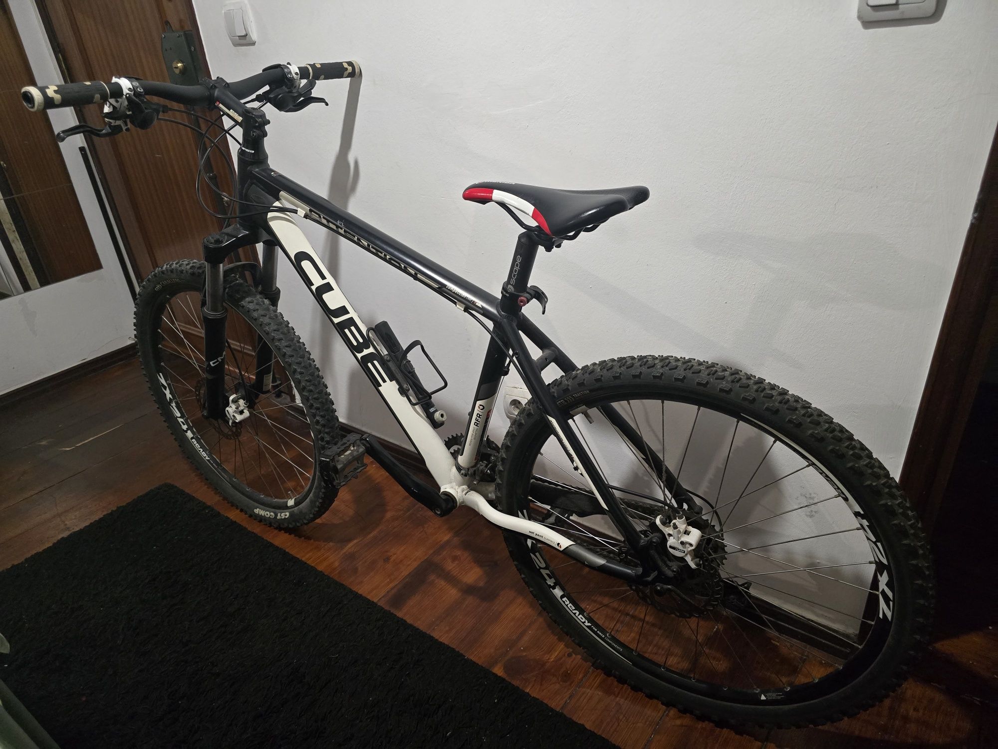 Bicicleta Cube Attention 26"