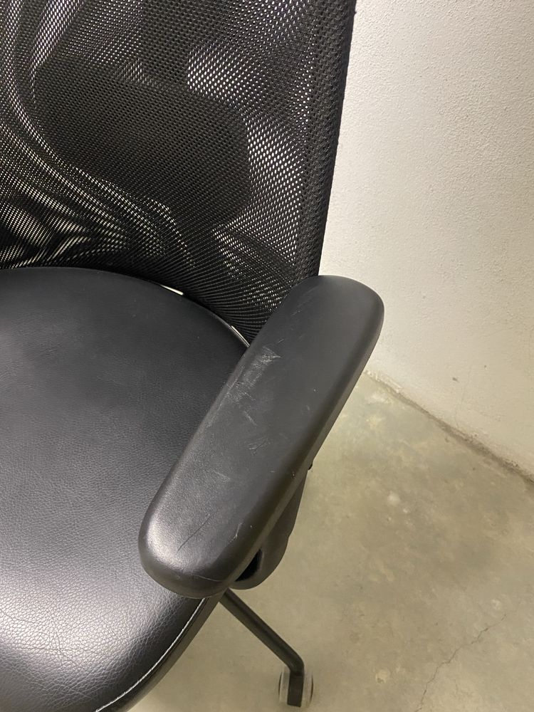 Cadeira escritorio de pele IKEA