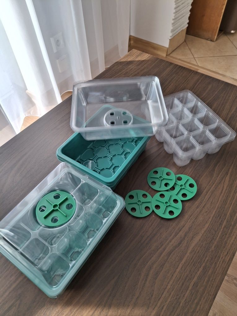 Mini szklarnia do siewu nasion