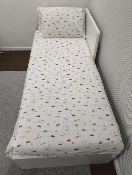 Cama Flekke (IKEA) com 2 gavetas, 2 colchões e 1 jogo de cama