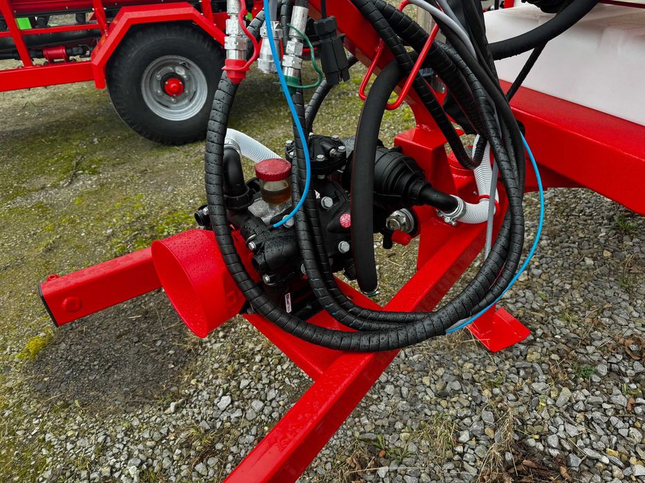 Opryskiwacz Ciągany 1500l 15m Hydraulika