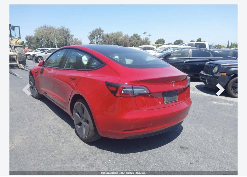 Продам в дорозі Tesla Model 3