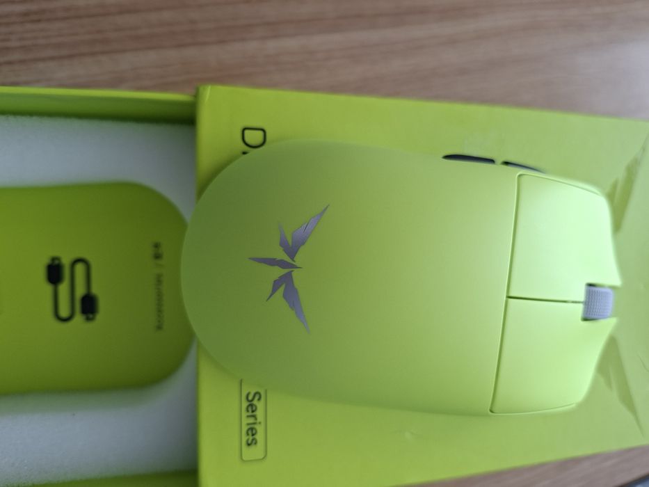 Rato sem fio ultra-lightweight tri-mode da marca VGN Dragonfly F2