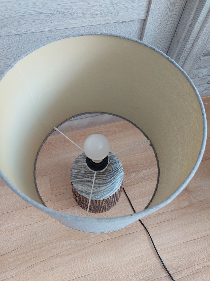 Lampka nocna pełniła funkcję dekoracyjną