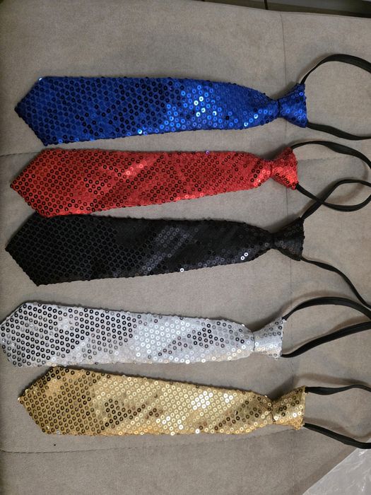 Krawat krótki na gumce błyszczący