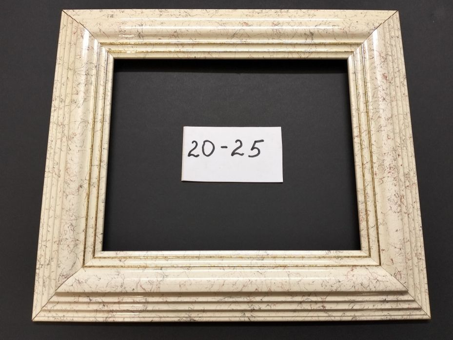 Рамки для картин,багато рамок.