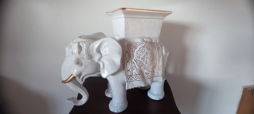 Elefante branco de porcelana