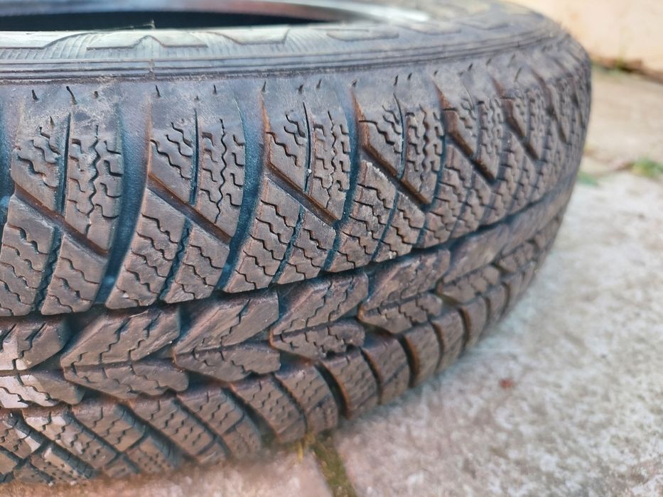 Продам 2 шини r 13.  Зима 155/70