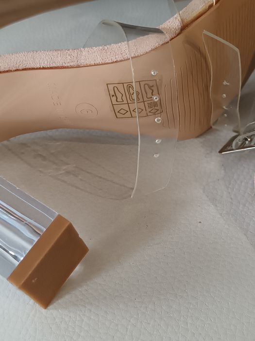 Szpilki sandałki transparentne