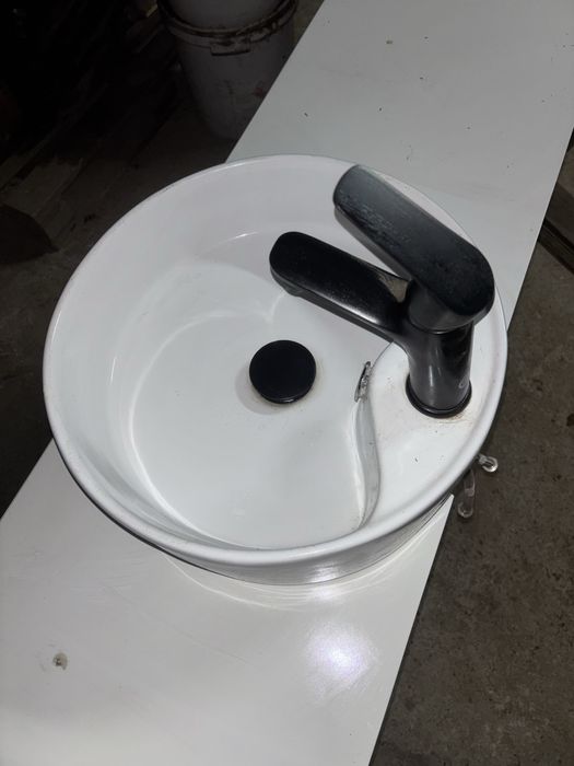 Umywalka z baterią nie używana